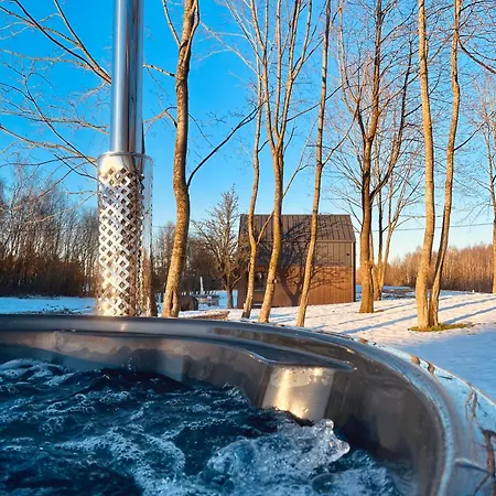 Holiday home Vilanovka - Z Prywatna Balia Przy Stawie I Lesie Wilanowo (Kartuzy)